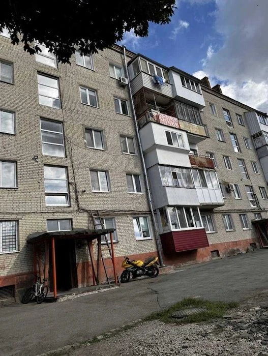 Продаж 2-х к квартири під ремонт