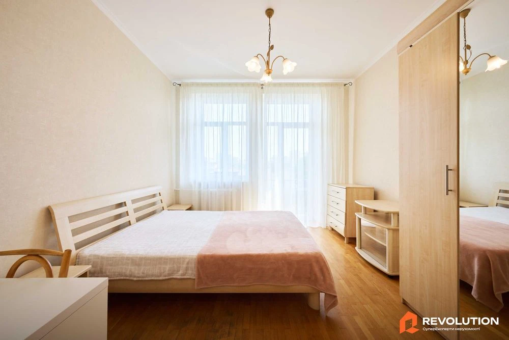 Без комісії. Продаж 2к квартири 57м2, вул. Новодарницька 13