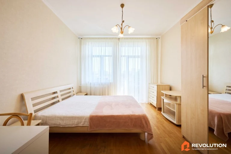 Без комісії. Продаж 2к квартири 57м2, вул. Новодарницька 13