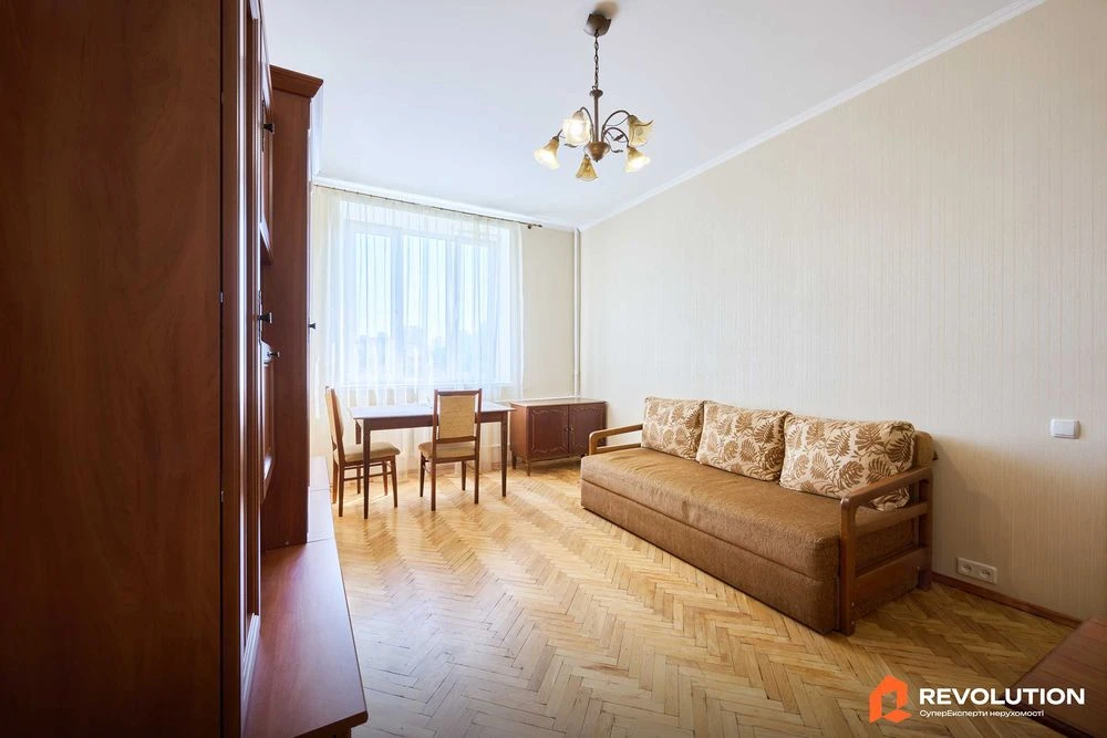 Без комісії. Продаж 2к квартири 57м2, вул. Новодарницька 13