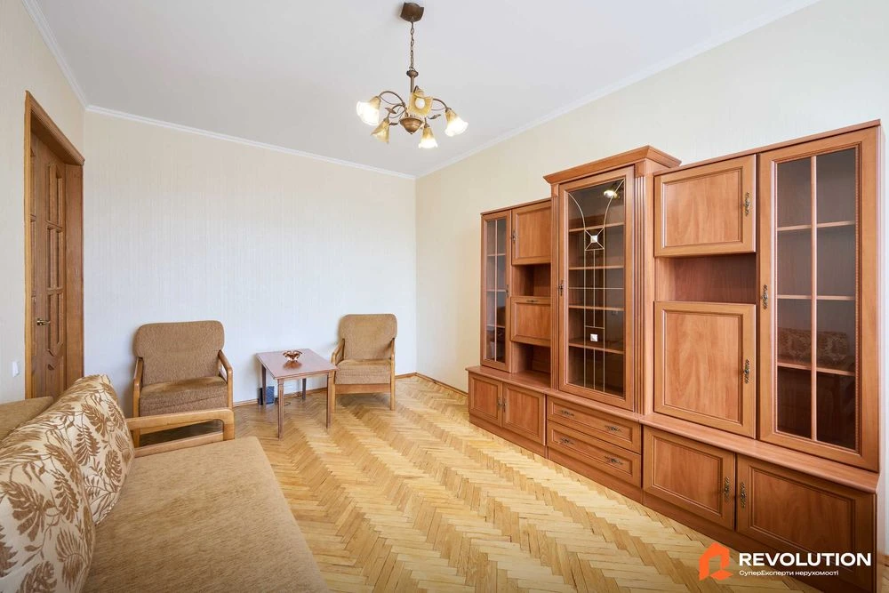 Без комісії. Продаж 2к квартири 57м2, вул. Новодарницька 13