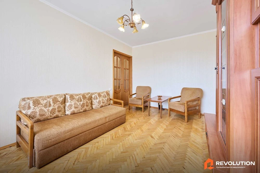 Без комісії. Продаж 2к квартири 57м2, вул. Новодарницька 13