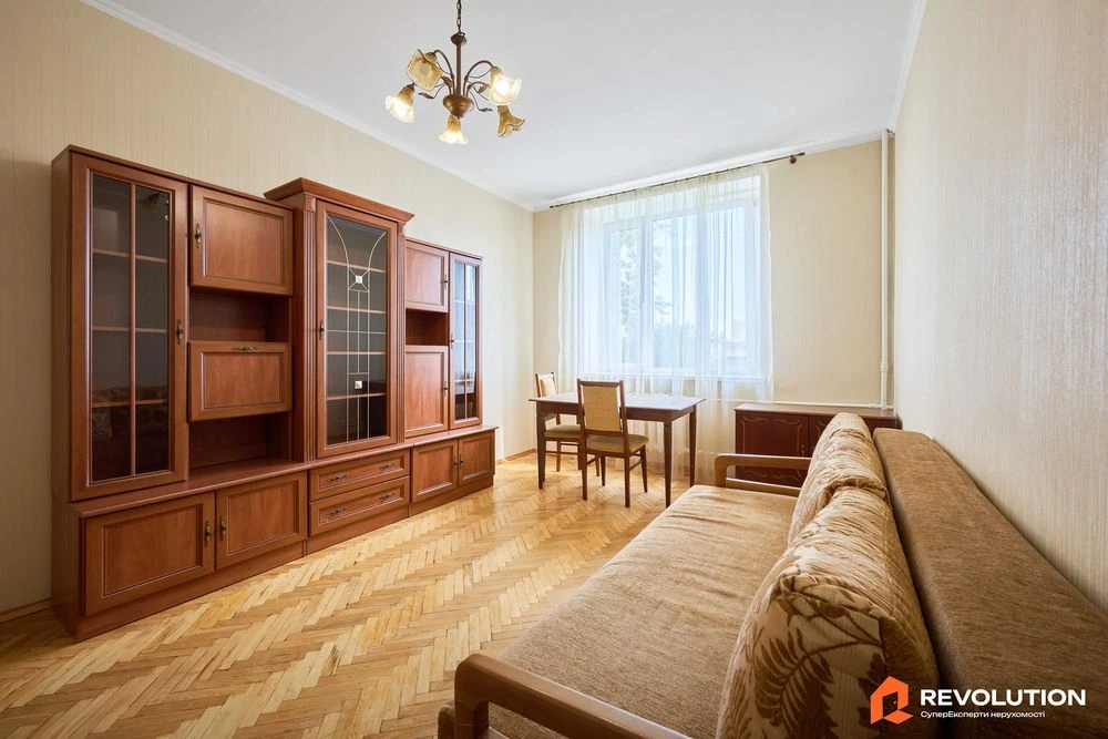 Без комісії. Продаж 2к квартири 57м2, вул. Новодарницька 13