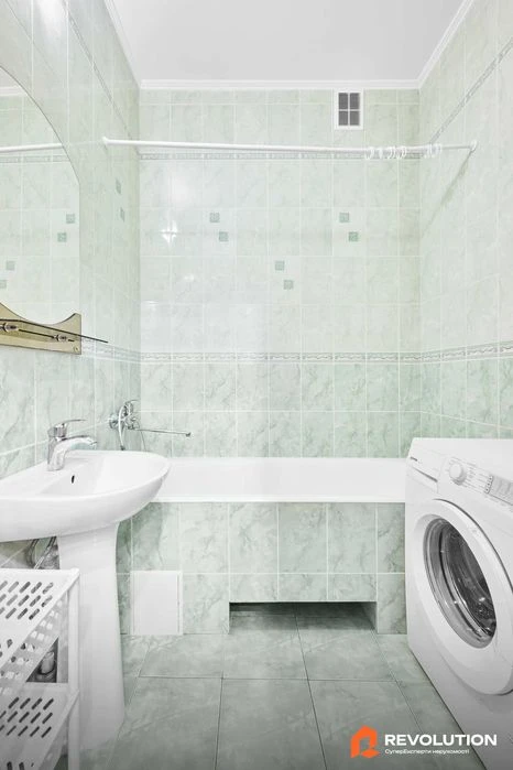 Без комісії. Продаж 2к квартири 57м2, вул. Новодарницька 13