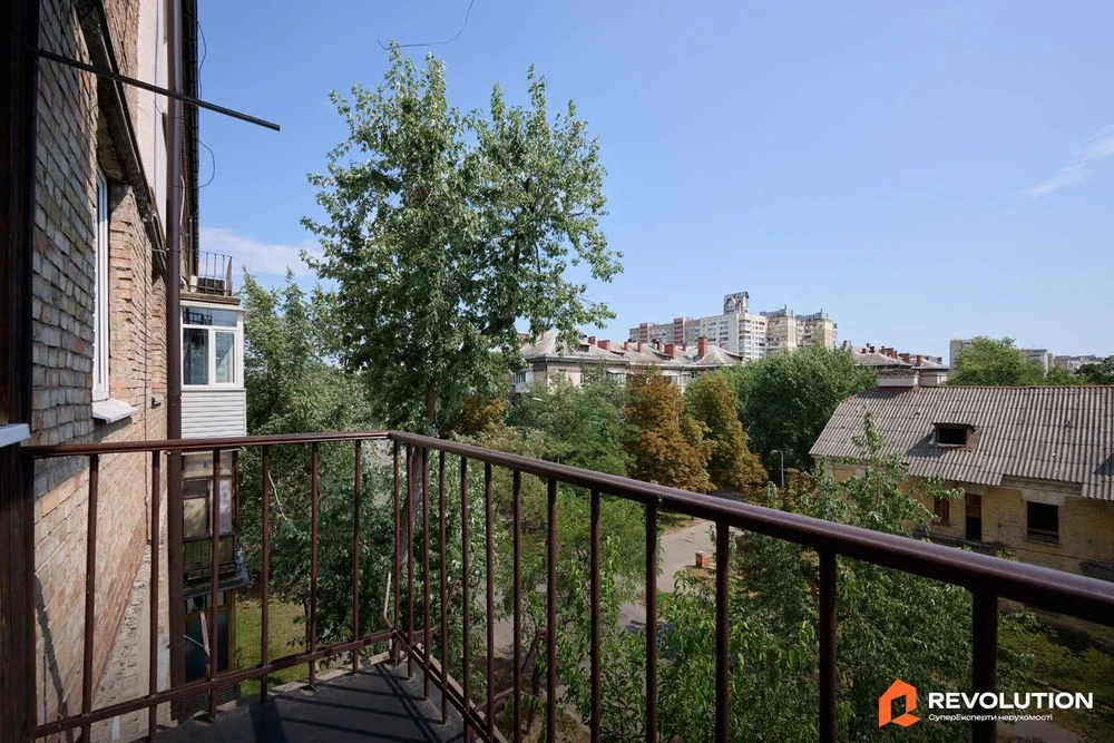 Без комісії. Продаж 2к квартири 57м2, вул. Новодарницька 13