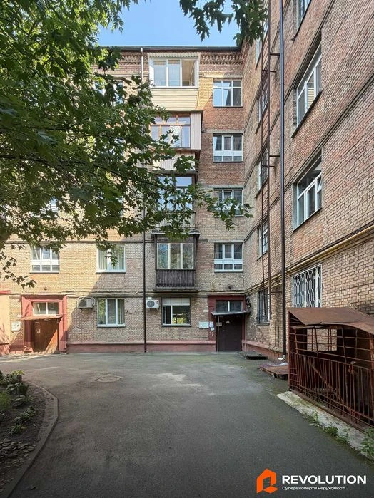 Без комісії. Продаж 2к квартири 57м2, вул. Новодарницька 13