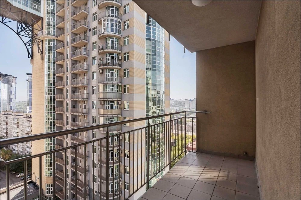 No commission! Spacious apartment 164m2 with 3 separate bedrooms