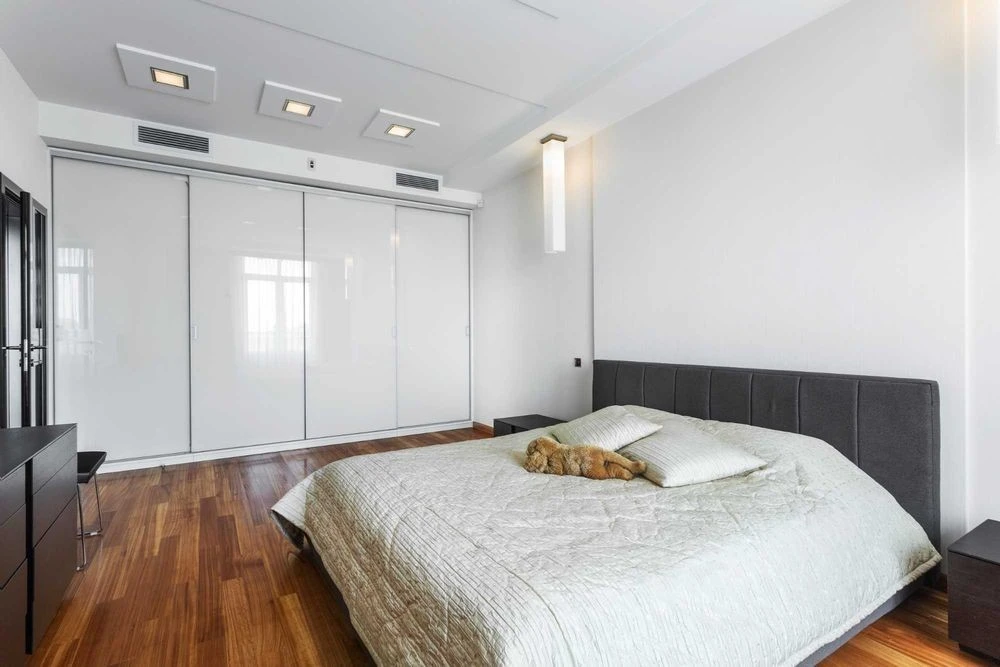 No commission! Spacious apartment 164m2 with 3 separate bedrooms