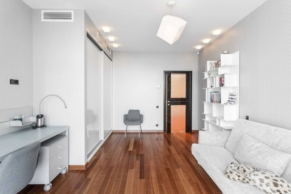 No commission! Spacious apartment 164m2 with 3 separate bedrooms