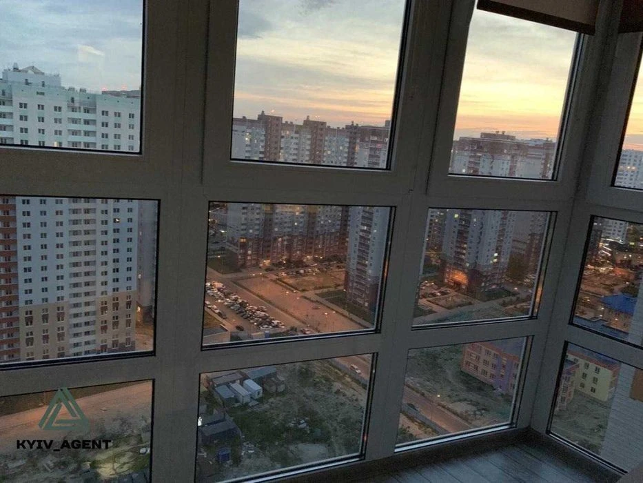 ЗАЇЖДЖАЙ І ЖИВИ ! Стильна видова 1-к квартира на вул. Софії