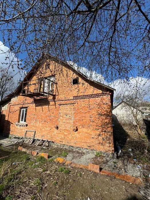 Терміново продаємо будинок у м.Житомир, під ремонт.