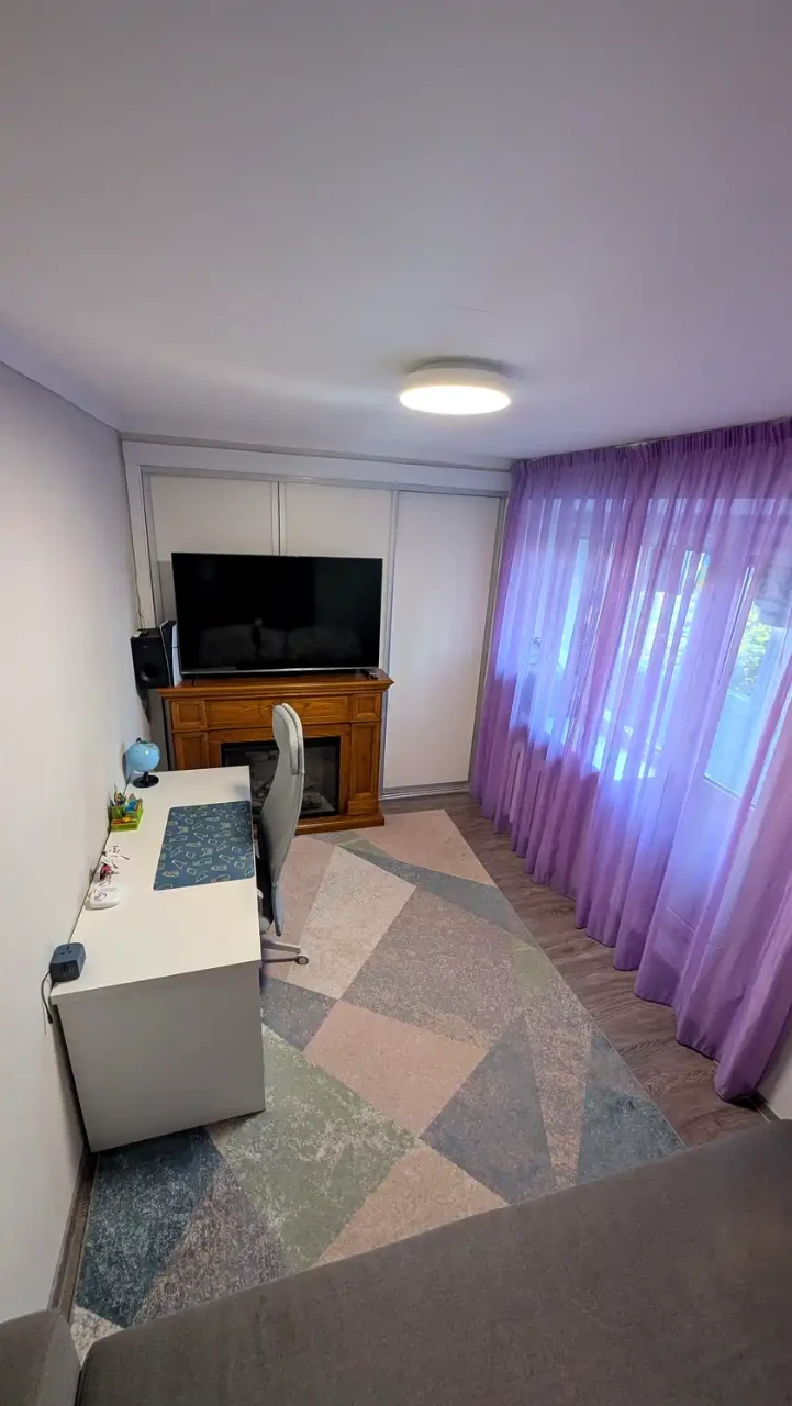Apartment for sale 2-room 40 m² 4/5 floor.