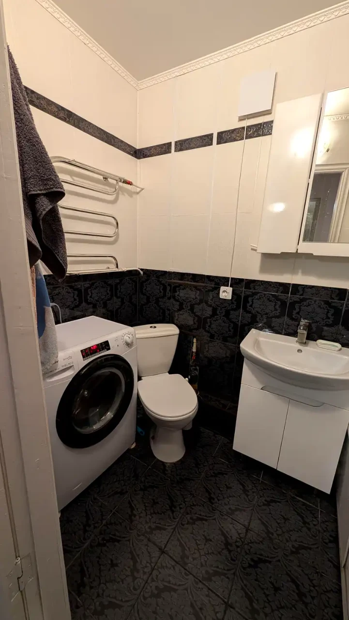 Apartment for sale 2-room 40 m² 4/5 floor.