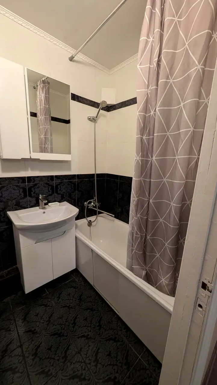 Apartment for sale 2-room 40 m² 4/5 floor.