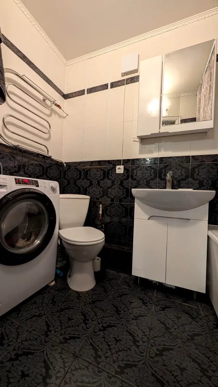 Apartment for sale 2-room 40 m² 4/5 floor.