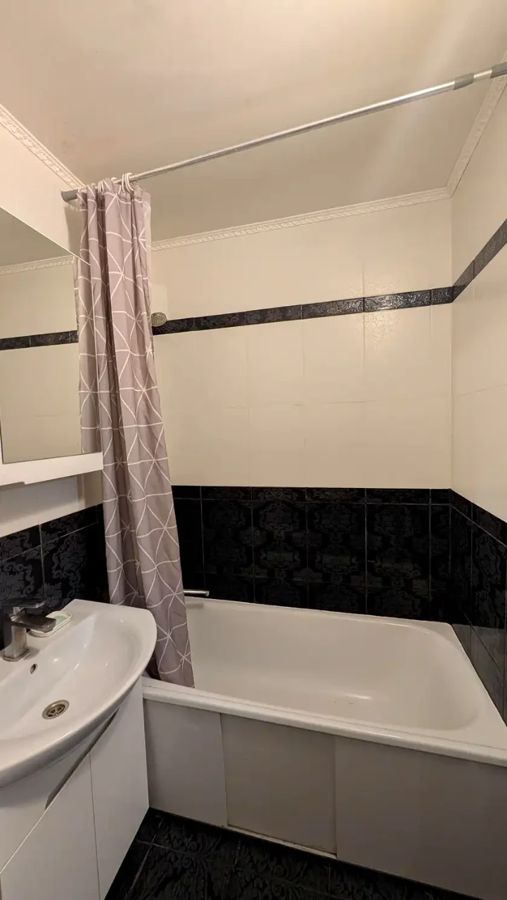 Apartment for sale 2-room 40 m² 4/5 floor.