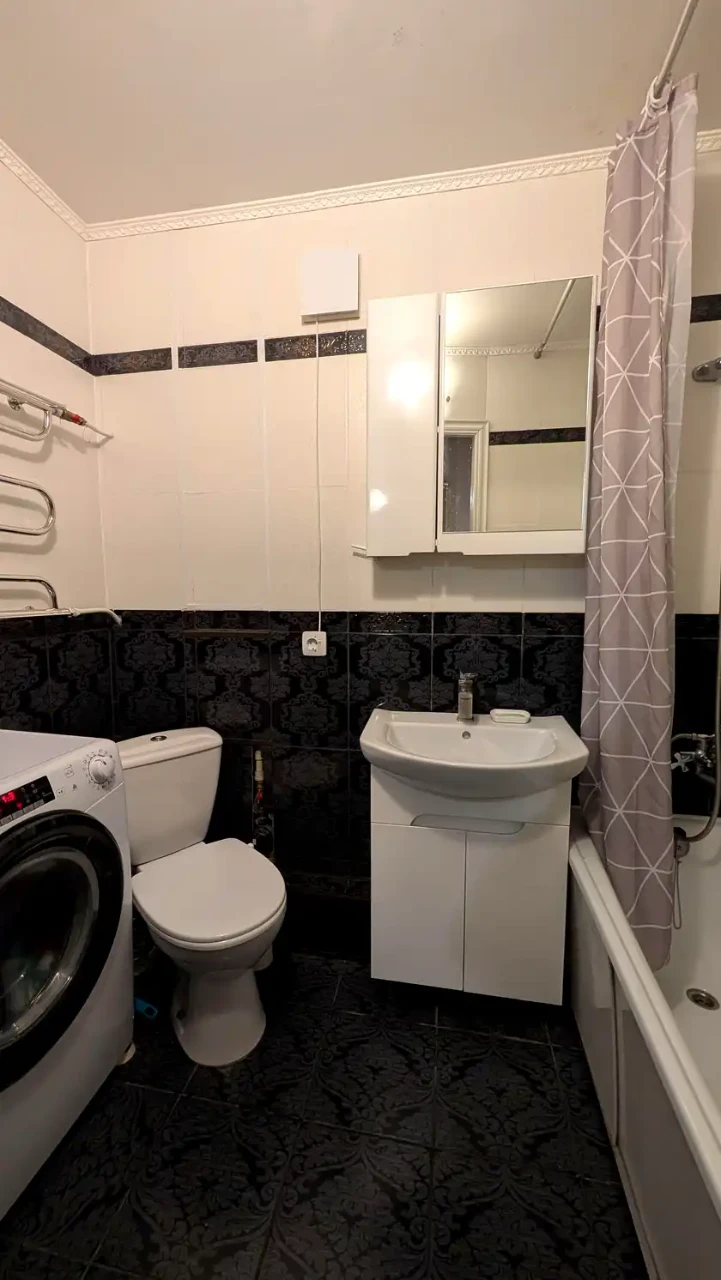 Apartment for sale 2-room 40 m² 4/5 floor.