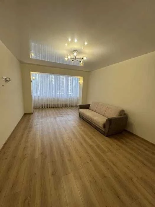 Продаж великої 2к квартири по вул.Гарбарська поруч з Піонерс