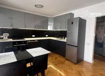Продаж 2к квартири 72 кв. м  на вул. Івасюка ,м-Каскад