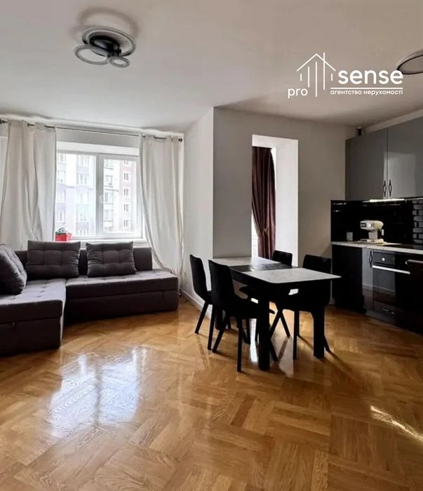 Продаж 2к квартири 72 кв. м  на вул. Івасюка ,м-Каскад