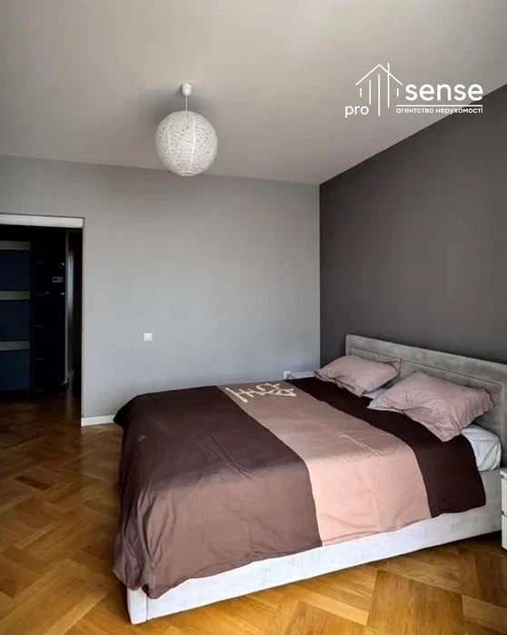 Продаж 2к квартири 72 кв. м  на вул. Івасюка ,м-Каскад
