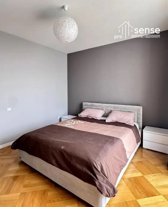 Продаж 2к квартири 72 кв. м  на вул. Івасюка ,м-Каскад