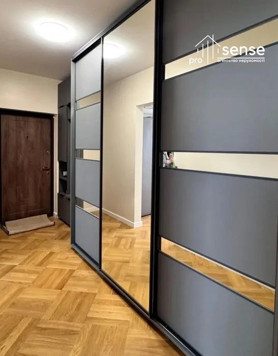 Продаж 2к квартири 72 кв. м  на вул. Івасюка ,м-Каскад