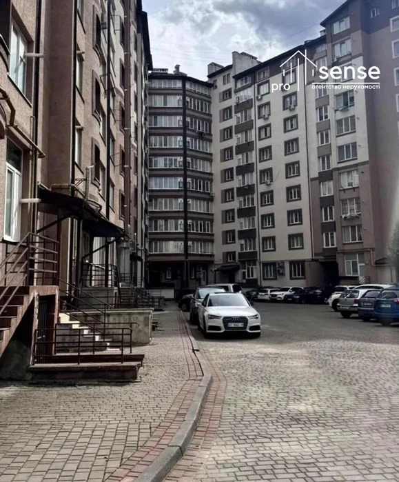Продаж 2к квартири 72 кв. м  на вул. Івасюка ,м-Каскад