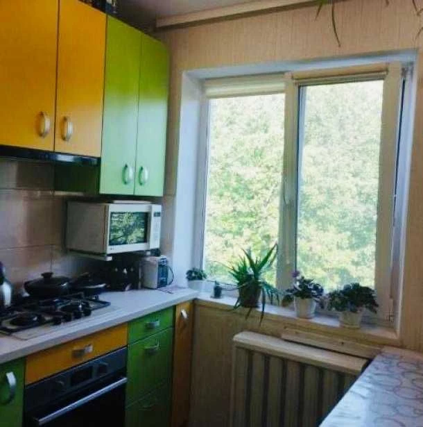 Продам 2 комн квартиру на Одесской