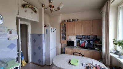 Продаж 3 кімнатної Художня
