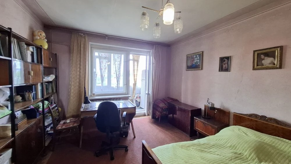 Продаж 3 кімнатної Художня