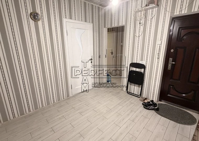 Продаж 3к квартири Радунська 42/10 / Радунская 42/10