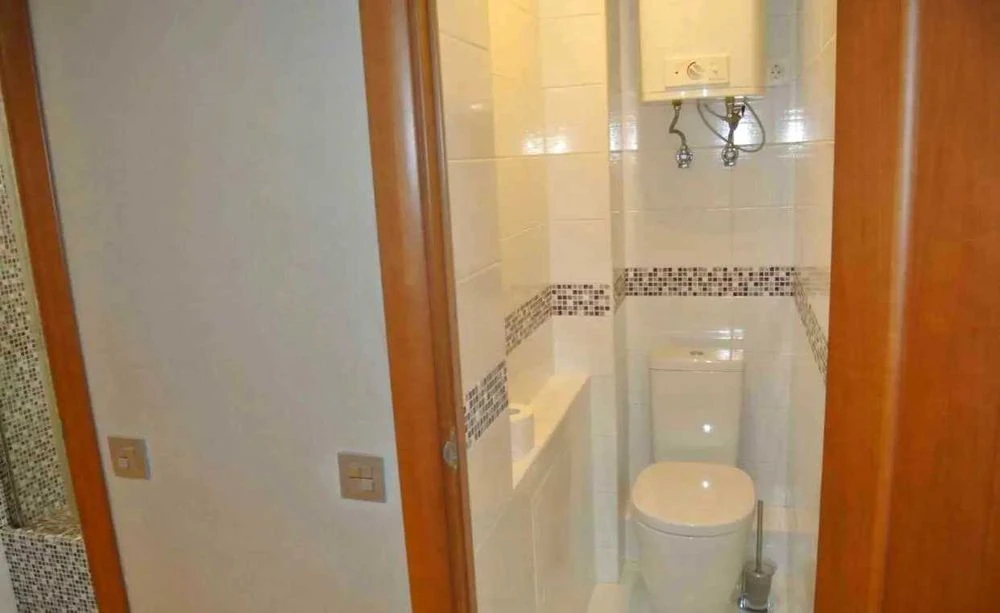Selling a real two-room apartment on Valentinovskaya Street. Gas available!