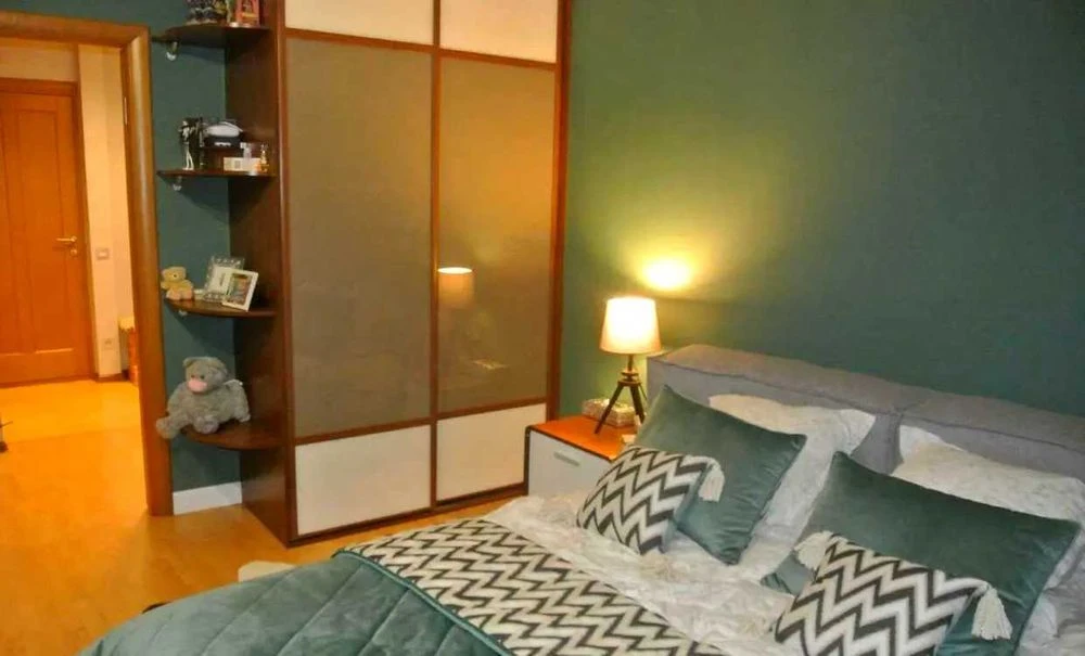 Selling a real two-room apartment on Valentinovskaya Street. Gas available!