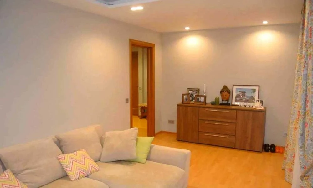 Selling a real two-room apartment on Valentinovskaya Street. Gas available!