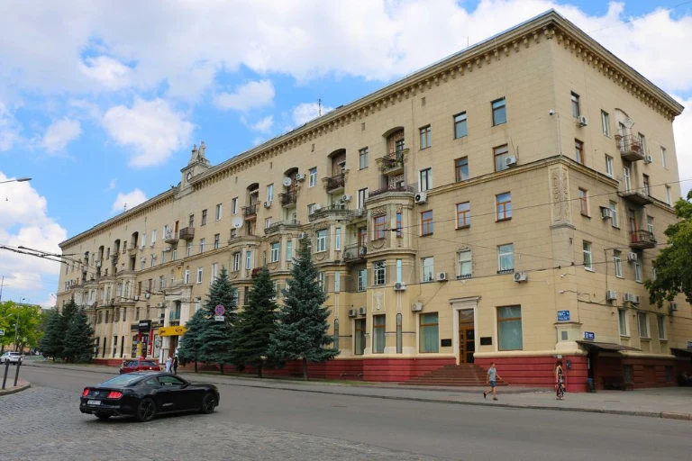 110m2 4 rooms Elite Stalinka University Maidan Constitution