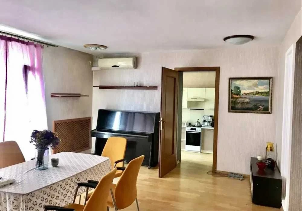 110m2 4 rooms Elite Stalinka University Maidan Constitution