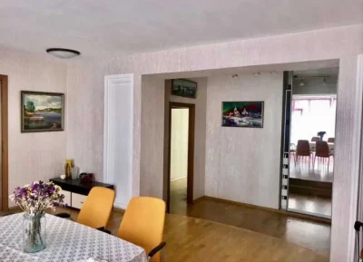 110m2 4 rooms Elite Stalinka University Maidan Constitution