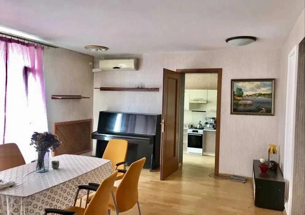 110m2 4 rooms Elite Stalinka University Maidan Constitution