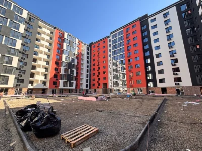 Продаж 1к квартири на середньому поверсі в центрі міста ЖК С