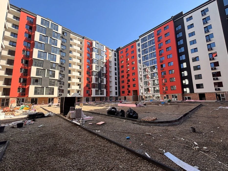 Продаж 1к квартири на середньому поверсі в центрі міста ЖК С