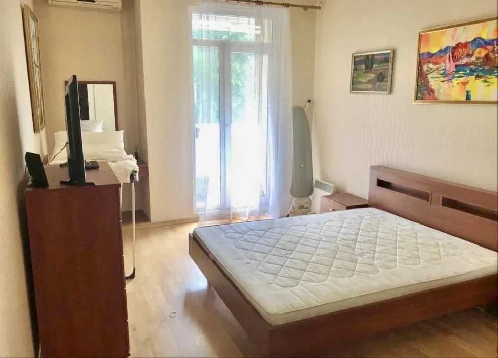 110m2 4 rooms Elite Stalinka University Maidan Constitution