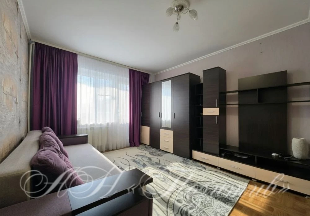 Продаж 1 кмн квартири з ремонтом по вул.І.Сірка