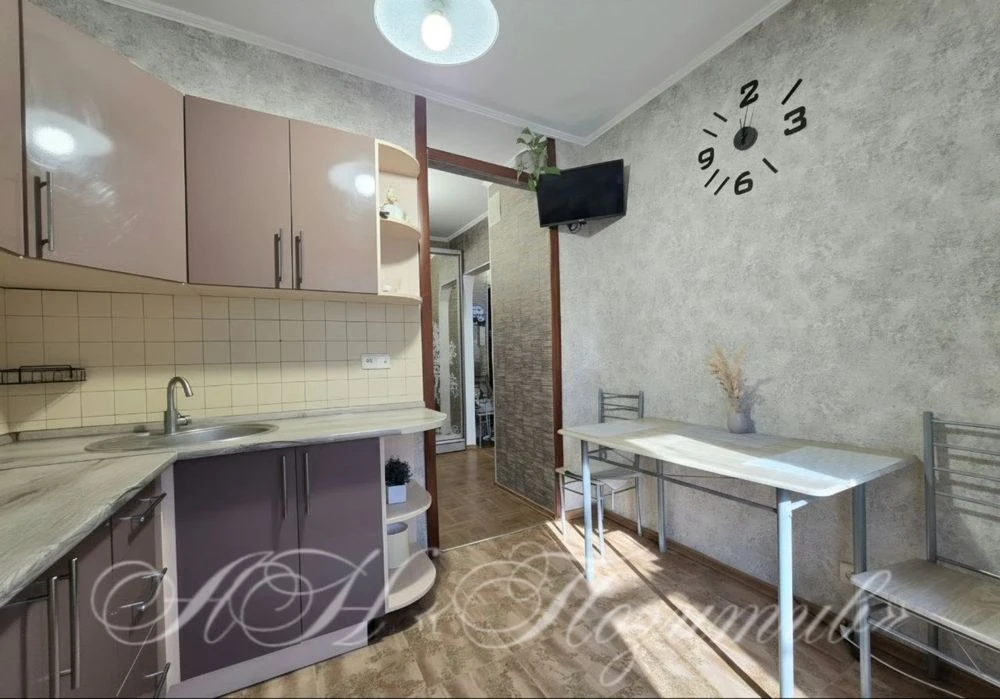 Продаж 1 кмн квартири з ремонтом по вул.І.Сірка