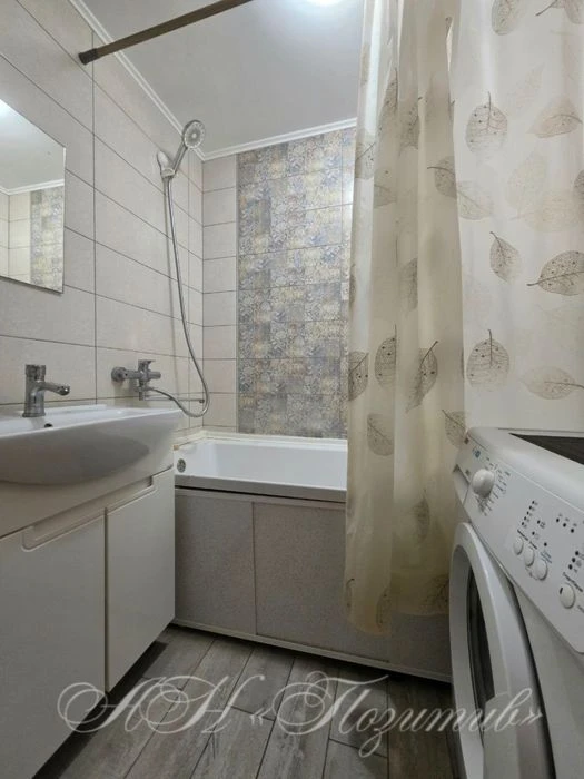 Продаж 1 кмн квартири з ремонтом по вул.І.Сірка