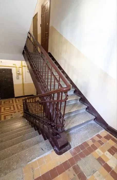 110m2 4 rooms Elite Stalinka University Maidan Constitution
