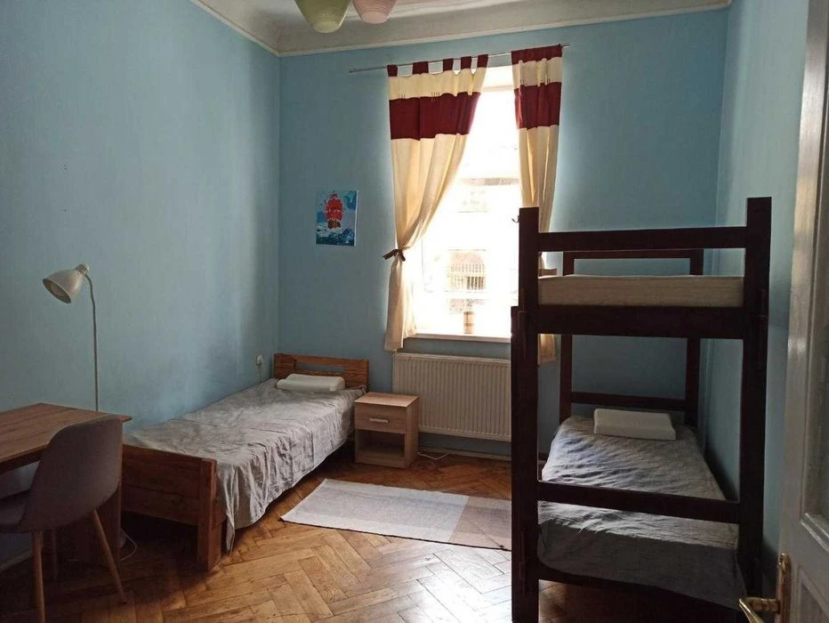 Продається 4 кімнатна квартира по вулиці Чехова (Д Яреми), м