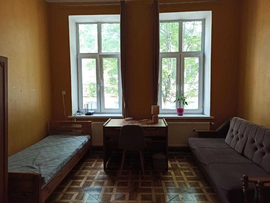 Продається 4 кімнатна квартира по вулиці Чехова (Д Яреми), м
