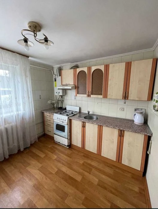 Продається частина цегляного будинку, по документах 2 кімнат