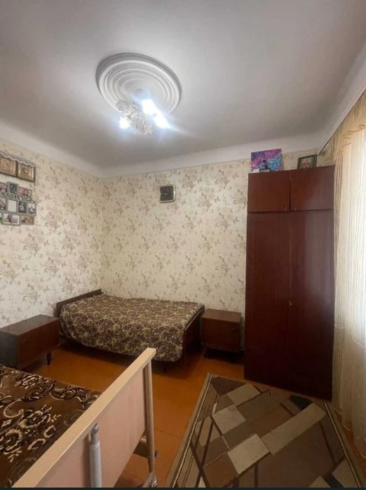 Продається частина цегляного будинку, по документах 2 кімнат
